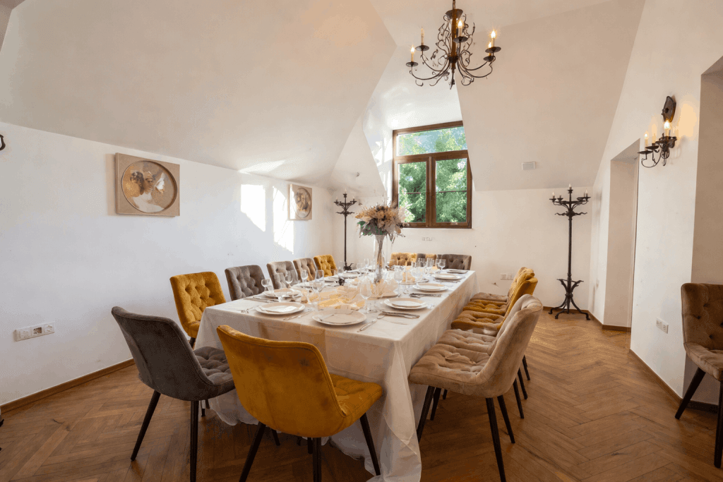 Hanu' Sărărie - Salon Belleview 1