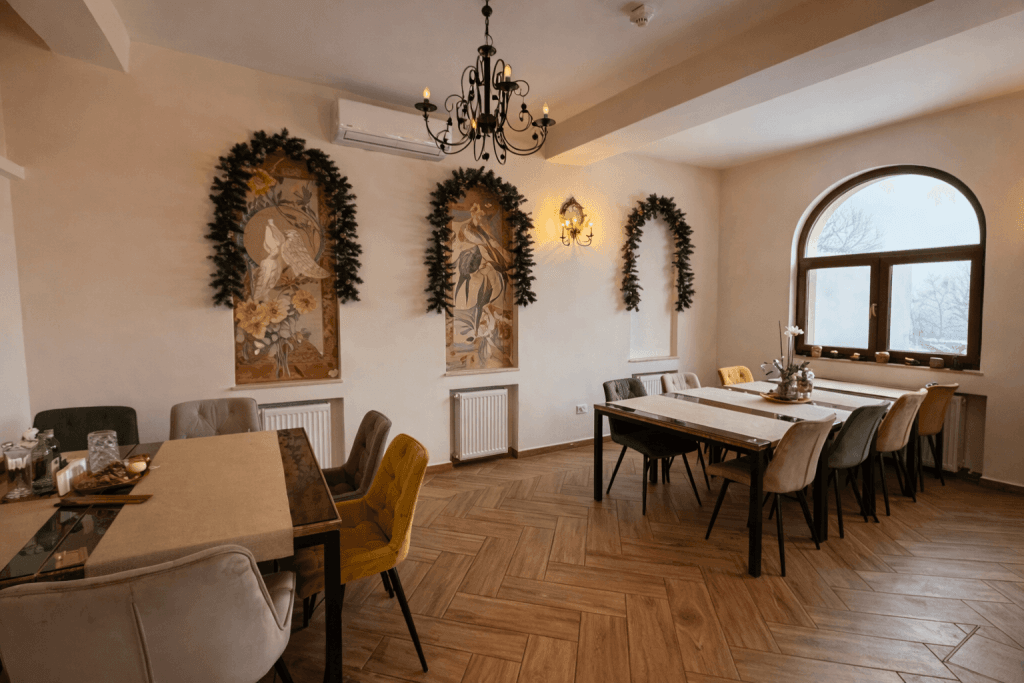 Hanu' Sărărie - Salon Pasari 6